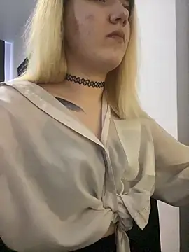 Snapshot of Cherry___Blossom chatting on 18, 3, 2026 Cherry Blossom online show from 18, 3, 2026