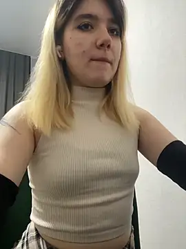 Snapshot of Cherry___Blossom chatting on 2, 4, 2026 Cherry Blossom online show from 2, 4, 2026