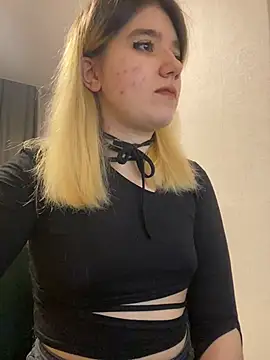 Snapshot of Cherry___Blossom chatting on 6, 4, 2026 Cherry Blossom online show from 6, 4, 2026