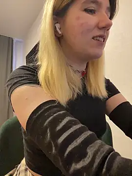 Snapshot of Cherry___Blossom chatting on 10, 4, 2026 Cherry Blossom online show from 10, 4, 2026