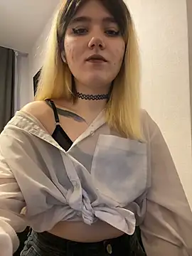 Snapshot of Cherry___Blossom chatting on 13, 4, 2026 Cherry Blossom online show from 13, 4, 2026