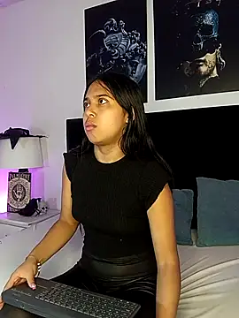 Snapshot of VioletaBliss1 chatting on 25, 10, 2025 VioletaBliss1 online show from 25, 10, 2025