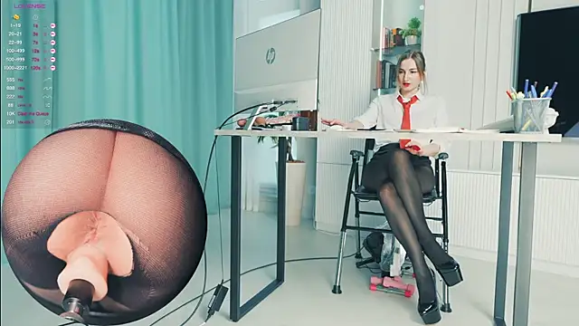 Snapshot of milahouston chatting on 23, 11, 2025 milahouston online show from 23, 11, 2025