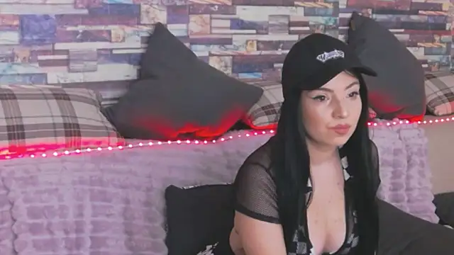 Snapshot of GrayLunna chatting on 23, 10, 2025 GrayLunna online show from 23, 10, 2025