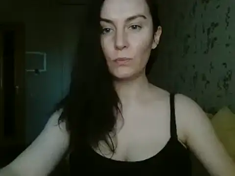 Snapshot of KatalinaQE chatting on 12, 9, 2025 KatalinaQE online show from 12, 9, 2025
