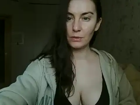 Snapshot of KatalinaQE chatting on 6, 10, 2025 KatalinaQE online show from 6, 10, 2025