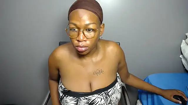 Snapshot of Ozimpho chatting on 6, 2, 2026 Ozimpho online show from 6, 2, 2026