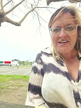 Misspapillon1840 online show from 3, 4, 2026