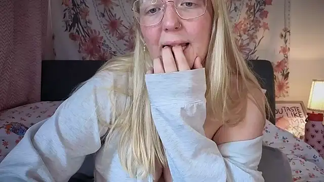 Daisyxoxo  online show from 16, 9, 2025