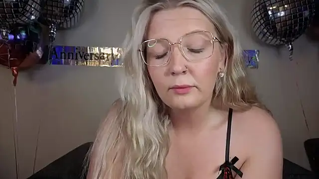 Daisyxoxo  online show from 20, 9, 2025