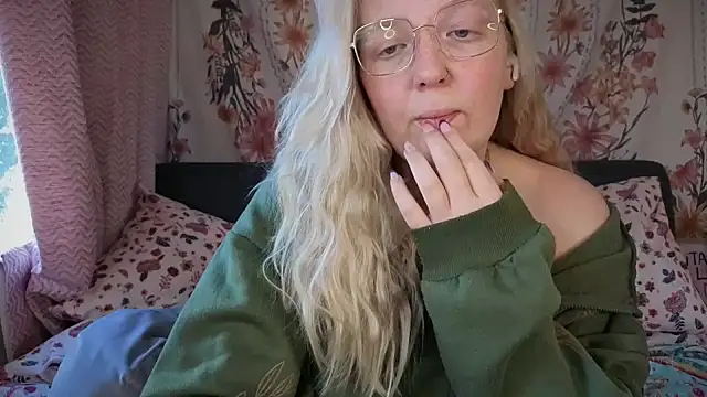 Daisyxoxo  online show from 25, 9, 2025