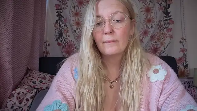 Daisyxoxo  online show from 26, 9, 2025