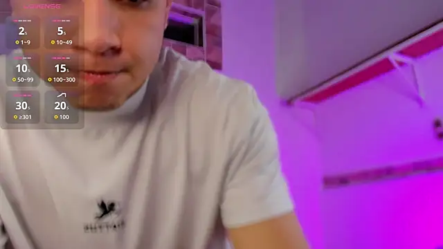 Snapshot of max_valiant1 chatting on 4, 10, 2025 max valiant1 online show from 4, 10, 2025