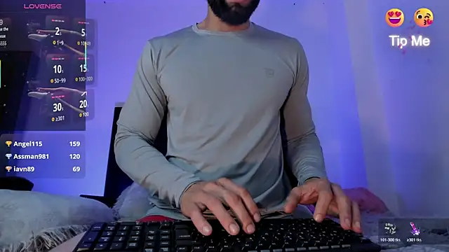 Snapshot of Enzo-wolf33 chatting on 25, 4, 2026 Enzo-wolf33 online show from 25, 4, 2026