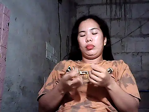 Snapshot of pinaysinglemommm chatting on 12, 3, 2026 pinaysinglemommm online show from 12, 3, 2026
