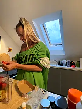 blondi2077 online show from 9, 10, 2025