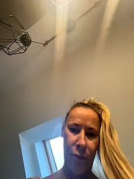 blondi2077 online show from 25, 10, 2025