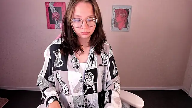 Noora Moore online show from 12, 9, 2025