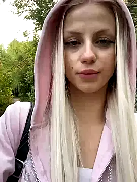 Snapshot of FavoriteKira chatting on 24, 9, 2025 FavoriteKira online show from 24, 9, 2025