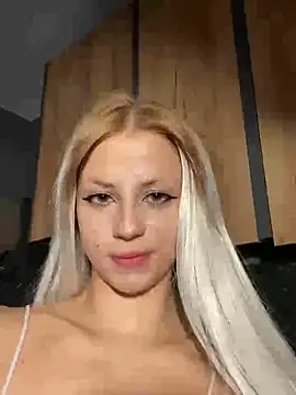 Snapshot of FavoriteKira chatting on 1, 10, 2025 FavoriteKira online show from 1, 10, 2025