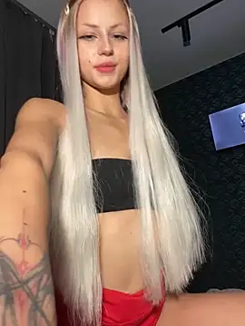 Snapshot of FavoriteKira chatting on 8, 10, 2025 FavoriteKira online show from 8, 10, 2025