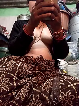 Snapshot of MISS_LOVE_001 chatting on 21, 11, 2025 MISS LOVE 001 online show from 21, 11, 2025