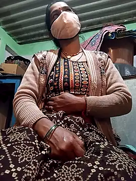 Snapshot of MISS_LOVE_001 chatting on 18, 12, 2025 MISS LOVE 001 online show from 18, 12, 2025