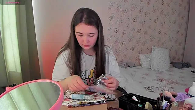 Snapshot of Alice_next_door chatting on 3, 4, 2026 Alice next door online show from 3, 4, 2026