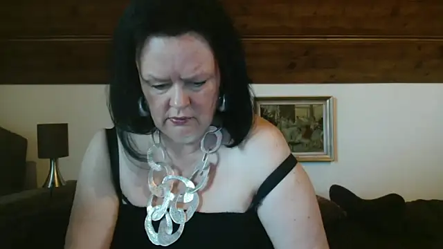 Snapshot of TiffanyMature chatting on 12, 10, 2025 TiffanyMature online show from 12, 10, 2025