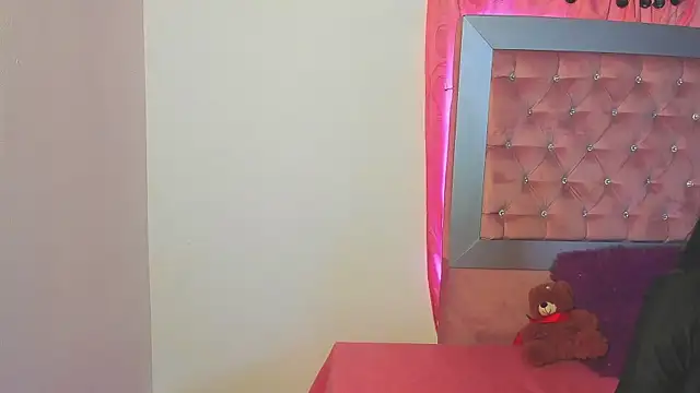 Luna Colinns online show from 10, 10, 2025