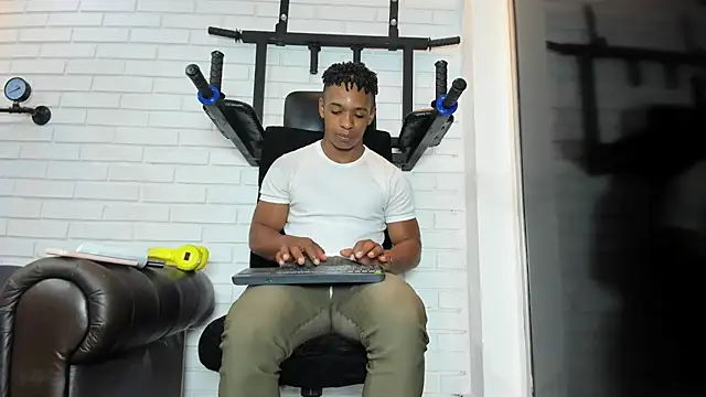 ItaloMoore online show from 25, 3, 2026