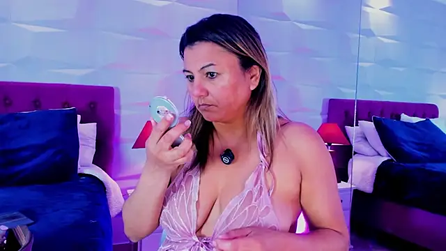 Nataly Foley online show from 4, 3, 2026