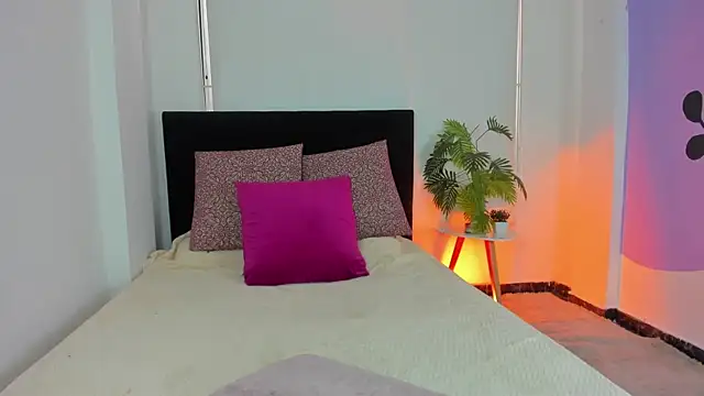 Snapshot of LunaVelvet777 chatting on 18, 11, 2025 LunaVelvet777 online show from 18, 11, 2025