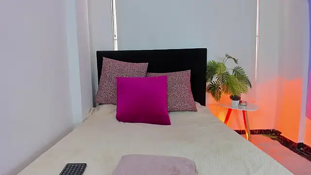 Snapshot of LunaVelvet777 chatting on 21, 11, 2025 LunaVelvet777 online show from 21, 11, 2025