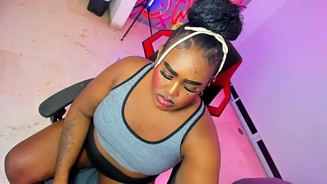 Snapshot of _EvaRouse chatting on 14, 11, 2025 EvaRouse online show from 14, 11, 2025