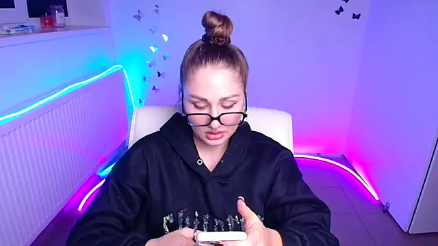 Stefanie Sweet online show from 21, 10, 2025