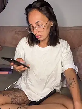 Rosieredxox online show from 12, 5, 2026
