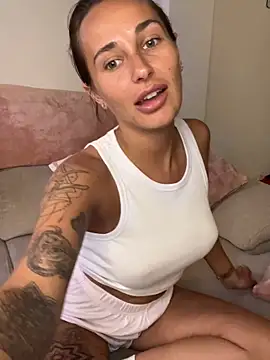 Rosieredxox online show from 13, 5, 2026