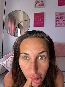 Rosieredxox online show from 18, 5, 2026