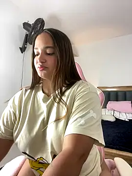 Snapshot of Andrea-Lu chatting on 30, 9, 2025 Andrea-Lu online show from 30, 9, 2025