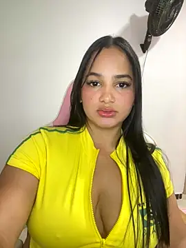 Snapshot of Andrea-Lu chatting on 25, 10, 2025 Andrea-Lu online show from 25, 10, 2025