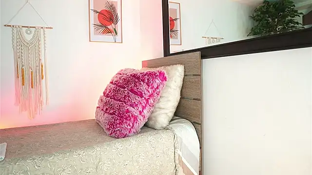 Snapshot of melissa_laurent_ chatting on 15, 9, 2025 melissa laurent  online show from 15, 9, 2025