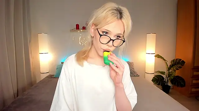 Snapshot of Kristial_soopxxx chatting on 25, 9, 2025 Kristial soopxxx online show from 25, 9, 2025