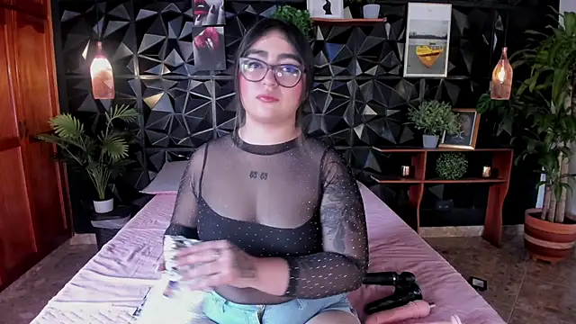 April  foxx online show from 22, 10, 2025