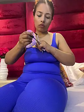Snapshot of VictoriaFerro chatting on 4, 7, 2026 VictoriaFerro online show from 4, 7, 2026