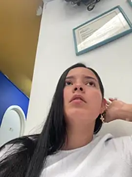 Mia jhoonson online show from 17, 5, 2026