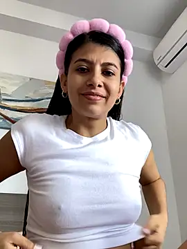 Snapshot of Lenapink19 chatting on 18, 10, 2025 Lenapink19 online show from 18, 10, 2025