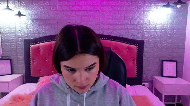 Snapshot of Natalie_loffreda chatting on 20, 9, 2025 Natalie loffreda online show from 20, 9, 2025