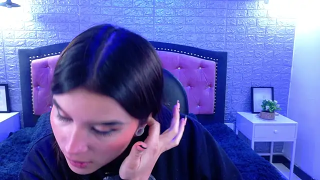 Snapshot of Natalie_loffreda chatting on 21, 10, 2025 Natalie loffreda online show from 21, 10, 2025