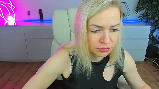 Snapshot of Anna_Snows chatting on 14, 9, 2025 Anna Snows online show from 14, 9, 2025